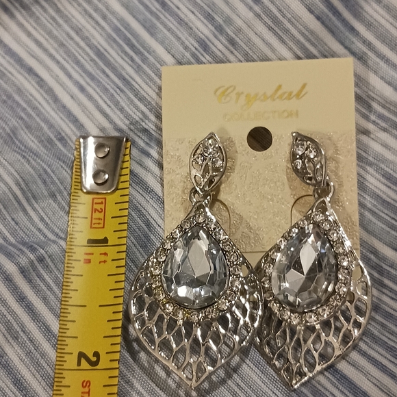 NWT!! Crystal Collection Earrings - Picture 7 of 8